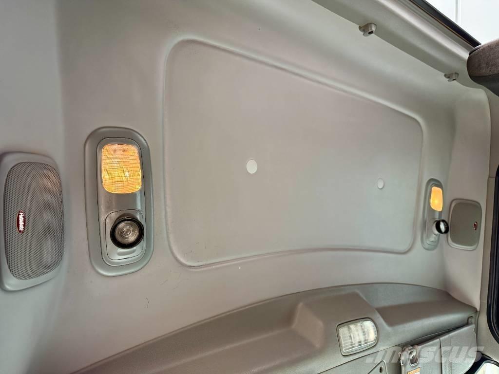 Peterbilt 389 Truck Tractor Units