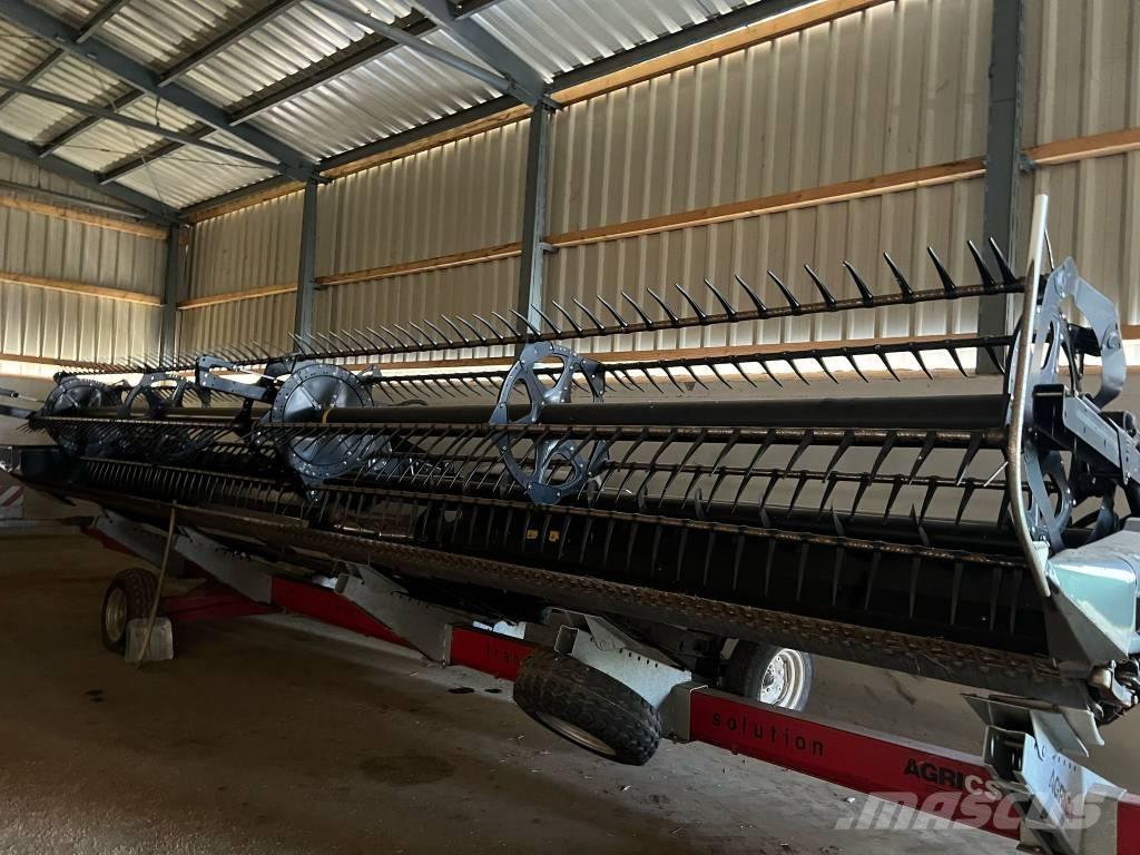 MacDon FD 75 Combine harvester heads