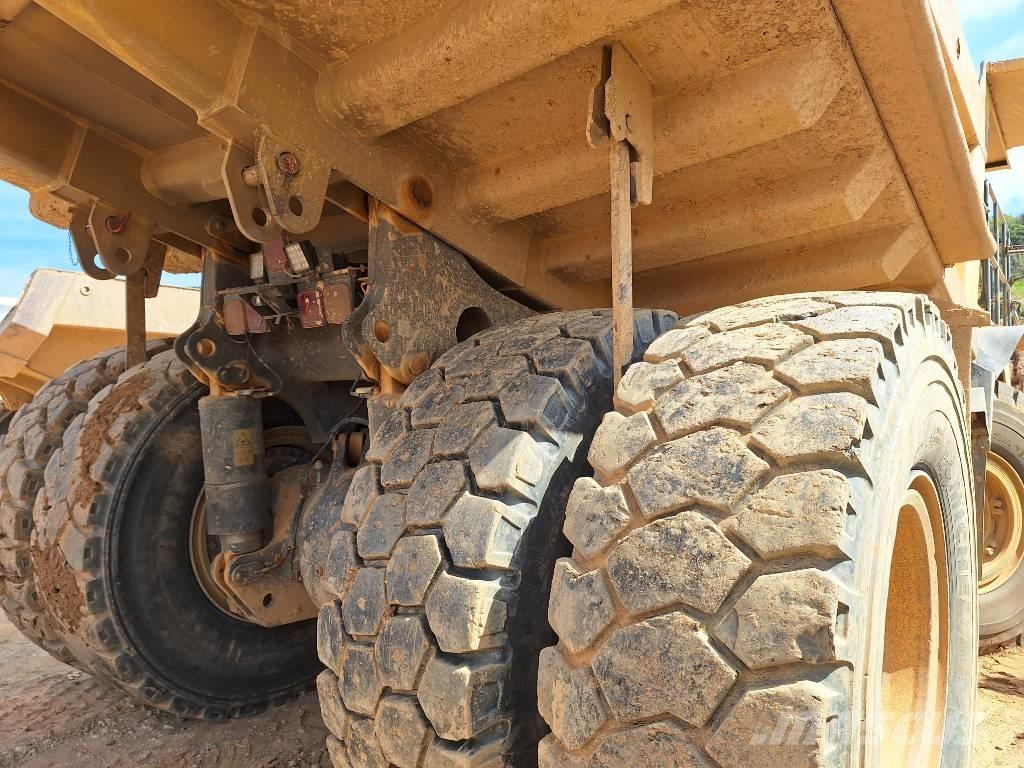 Komatsu HD605-7EO Rigid dump trucks