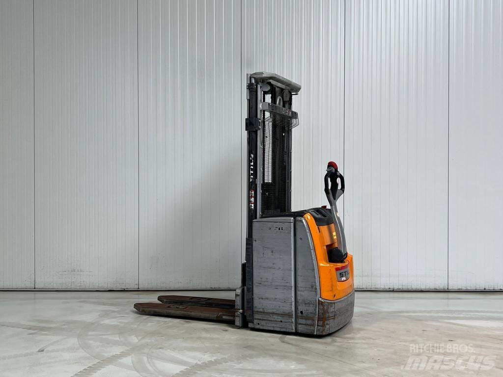 Still EXV16 Pedestrian stacker