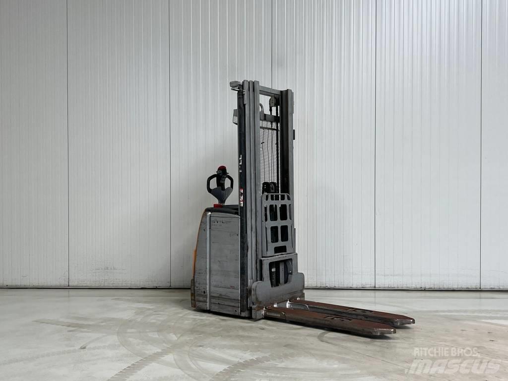 Still EXV16 Pedestrian stacker