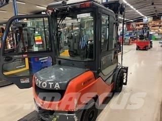 Toyota 02-8 FDJF 35 Diesel trucks