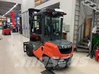 Toyota 02-8 FDJF 35 Diesel trucks