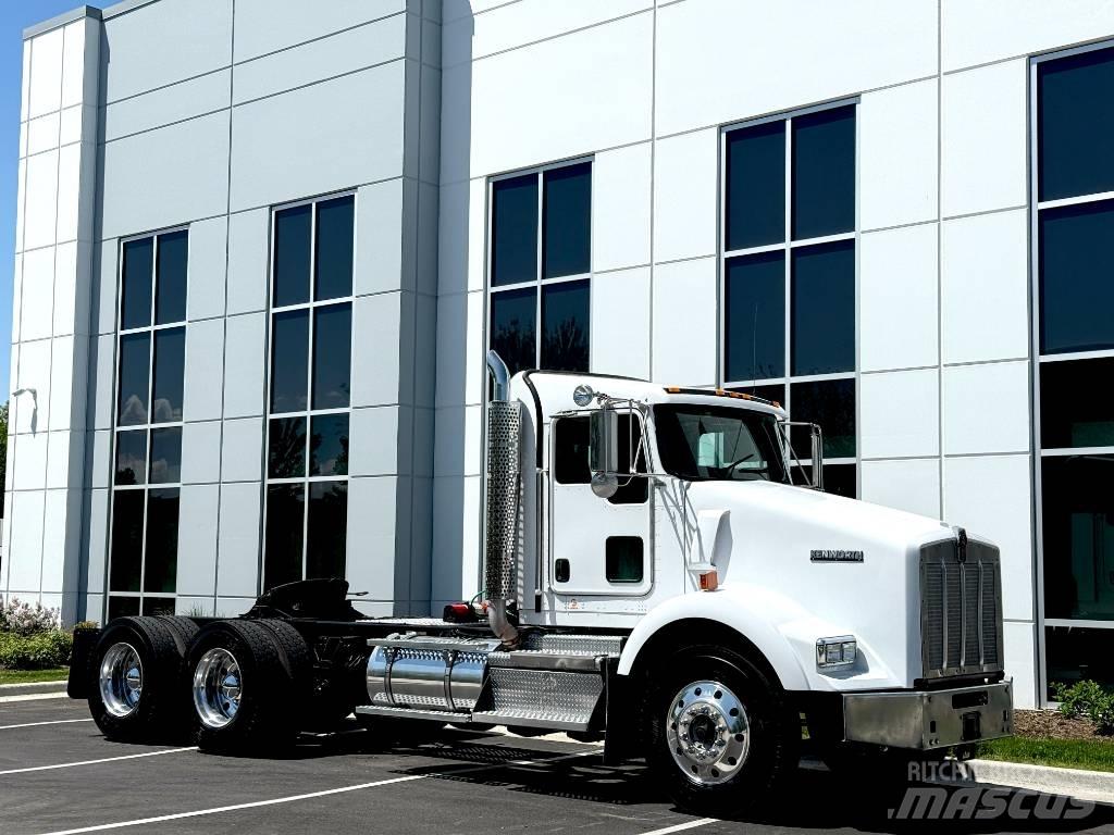 Kenworth T800 Truck Tractor Units