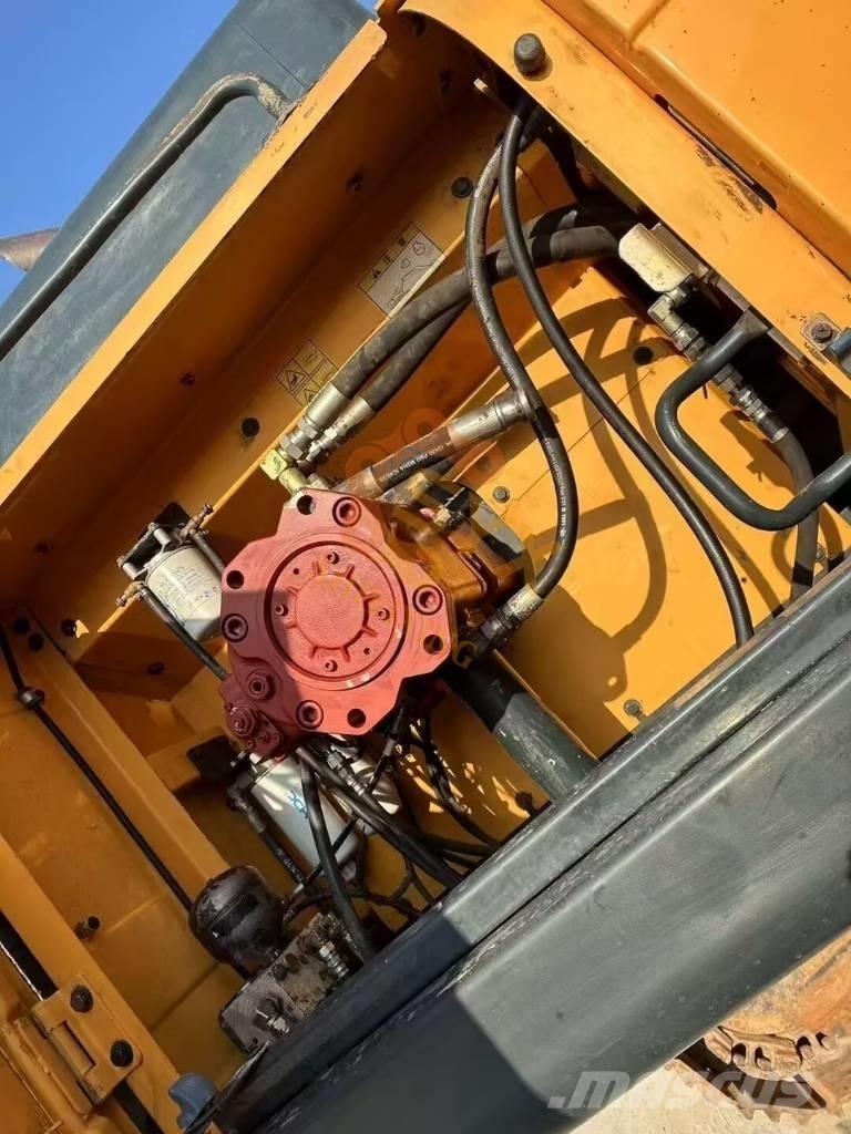 Hyundai Robex 520 VS Crawler excavators