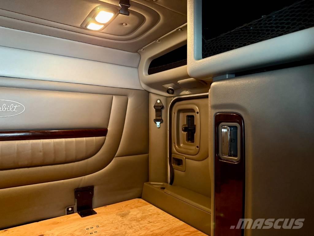 Peterbilt 389 PRIDE Truck Tractor Units