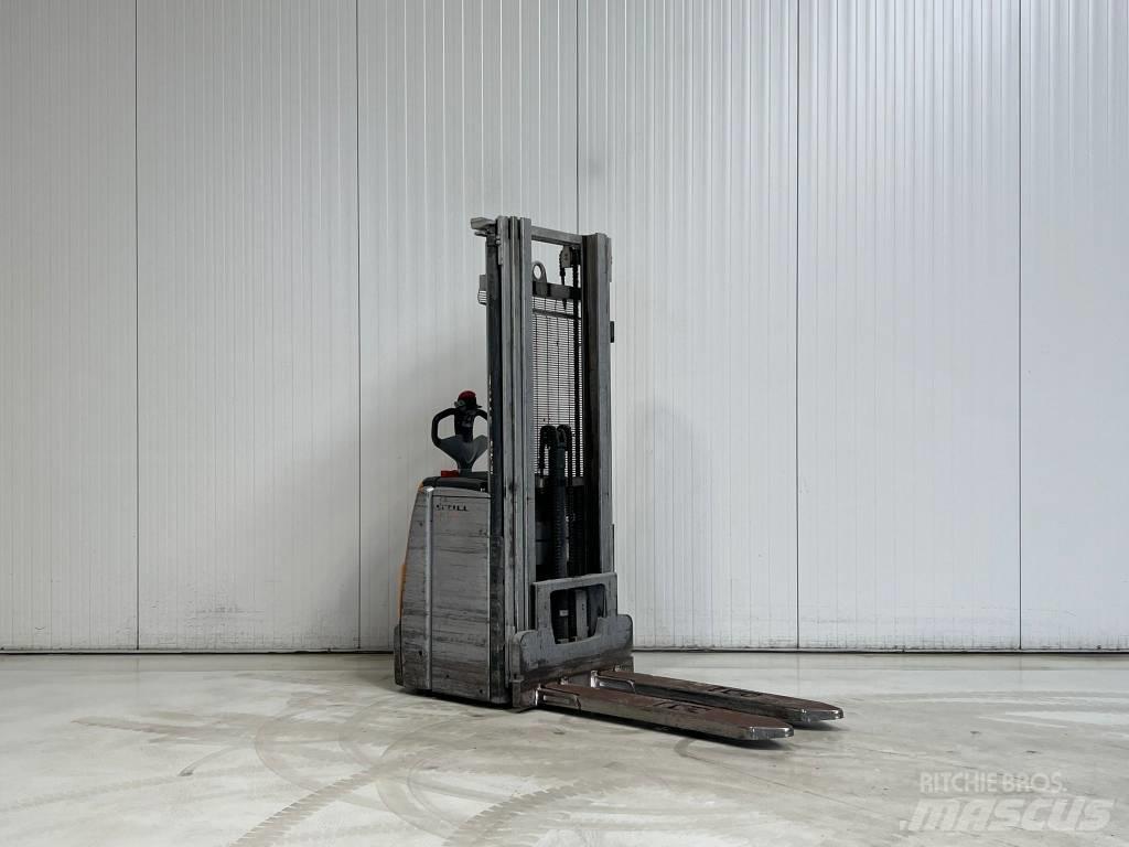 Still EXV16 Pedestrian stacker