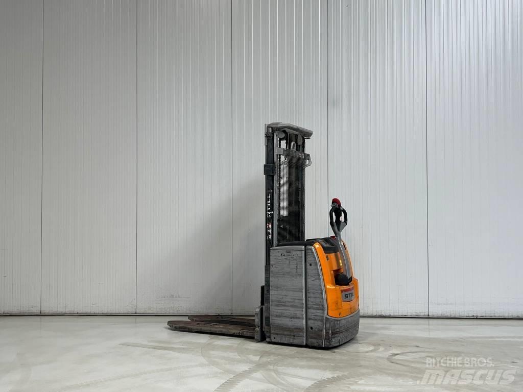 Still EXV16 Pedestrian stacker