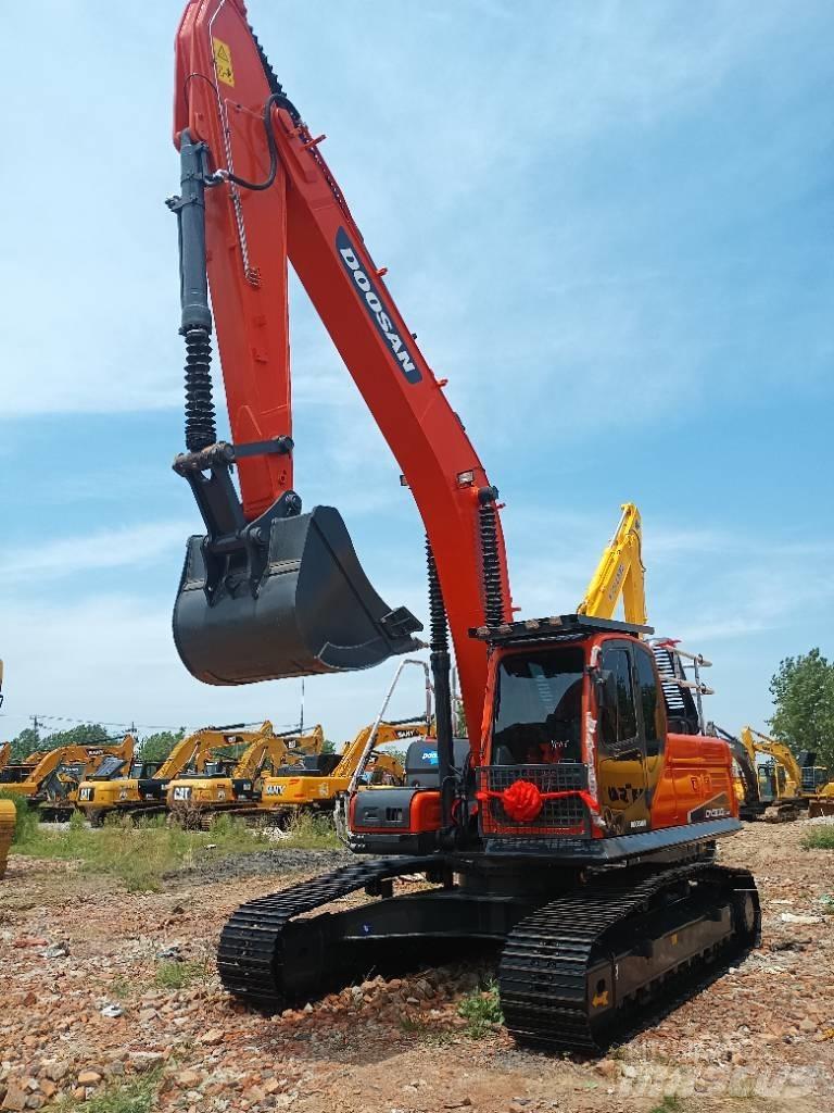Doosan DX300LC Crawler excavators