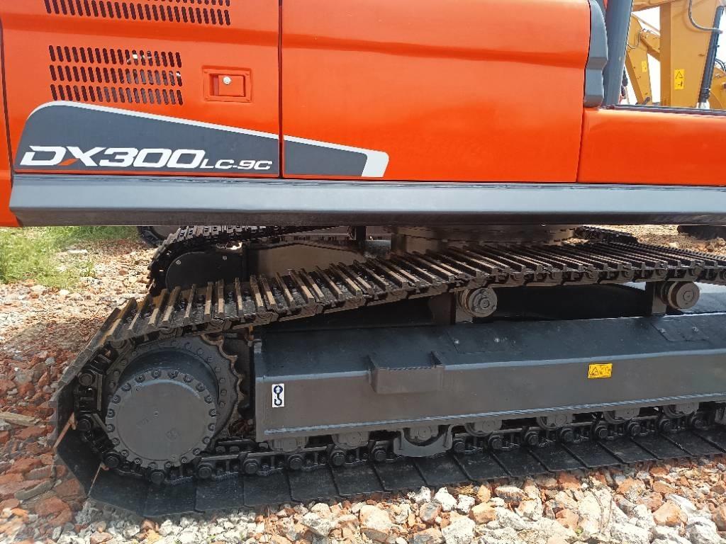 Doosan DX300LC Crawler excavators