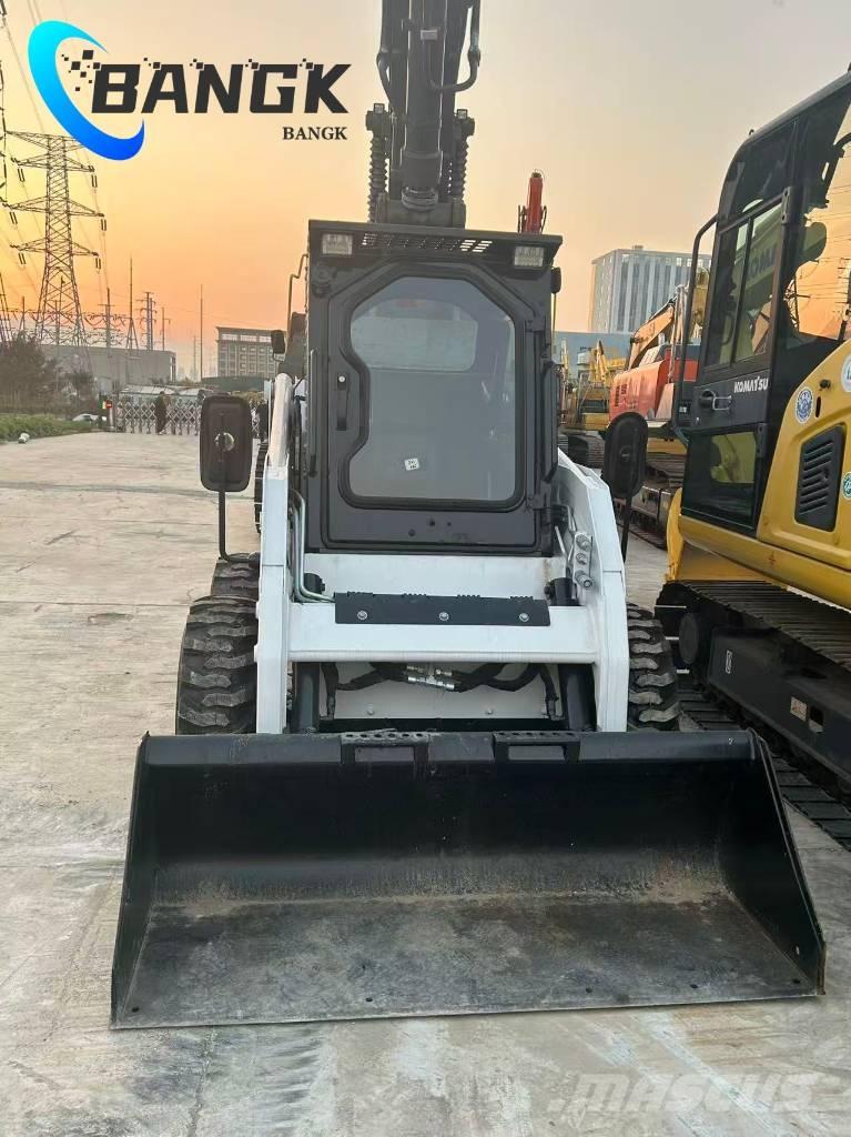  EARTHFORCE S300 Multi purpose loaders