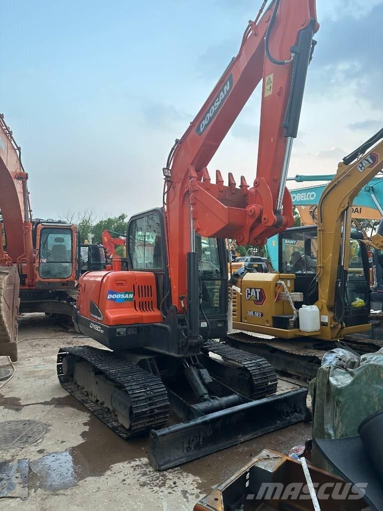 Doosan DX 60 Mini excavators < 7t