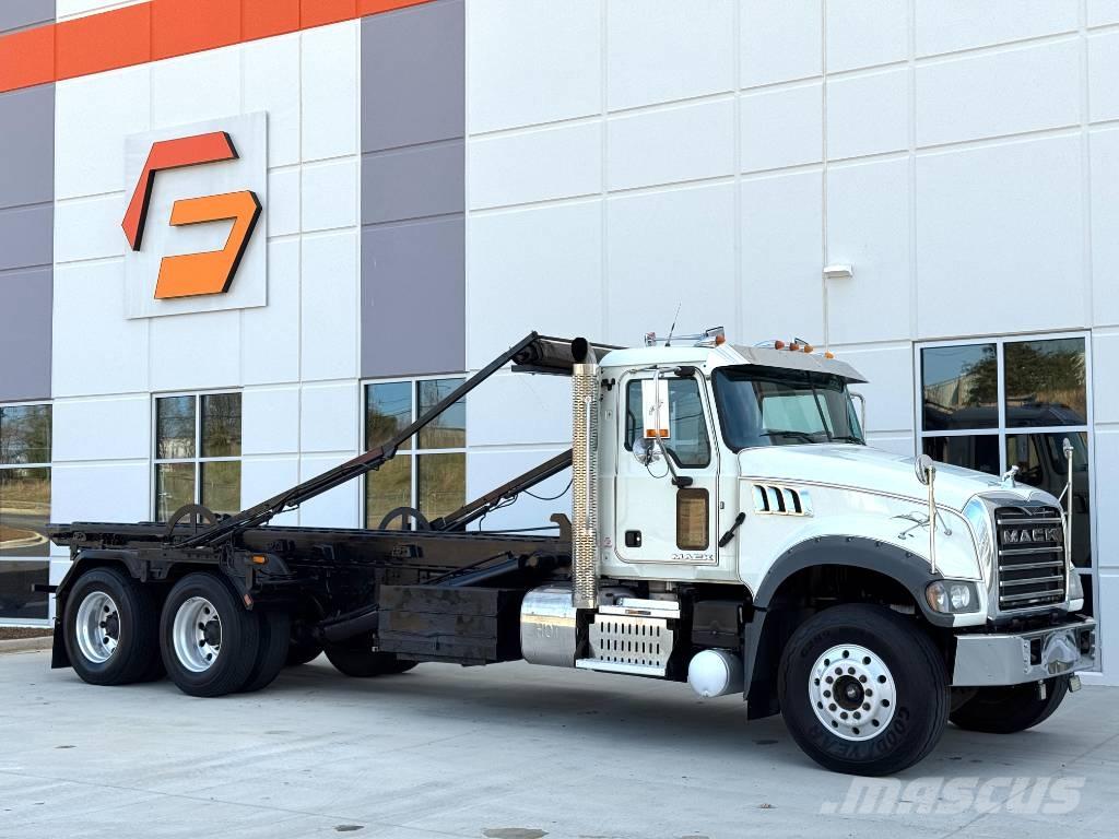 Mack GU713 Demountable trucks