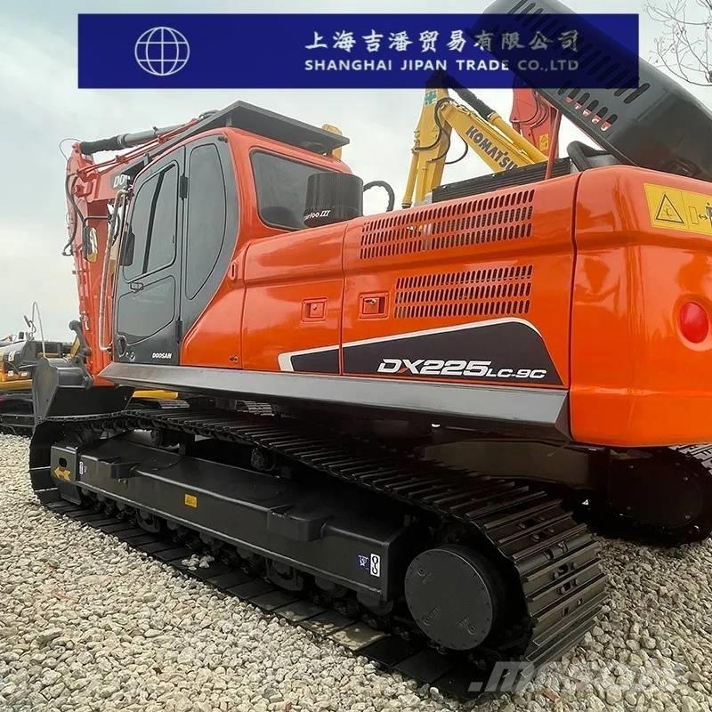 Doosan DX 225 Crawler excavators