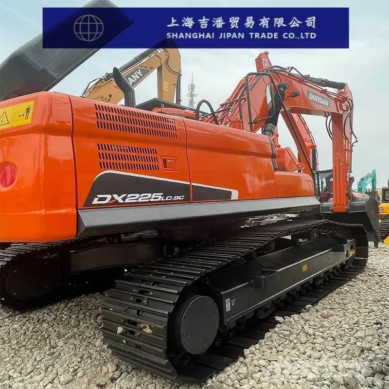 Doosan DX 225 Crawler excavators