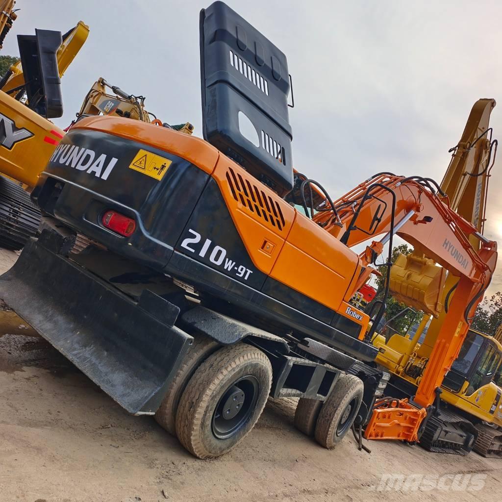 Hyundai 210W-9 Wheeled excavators