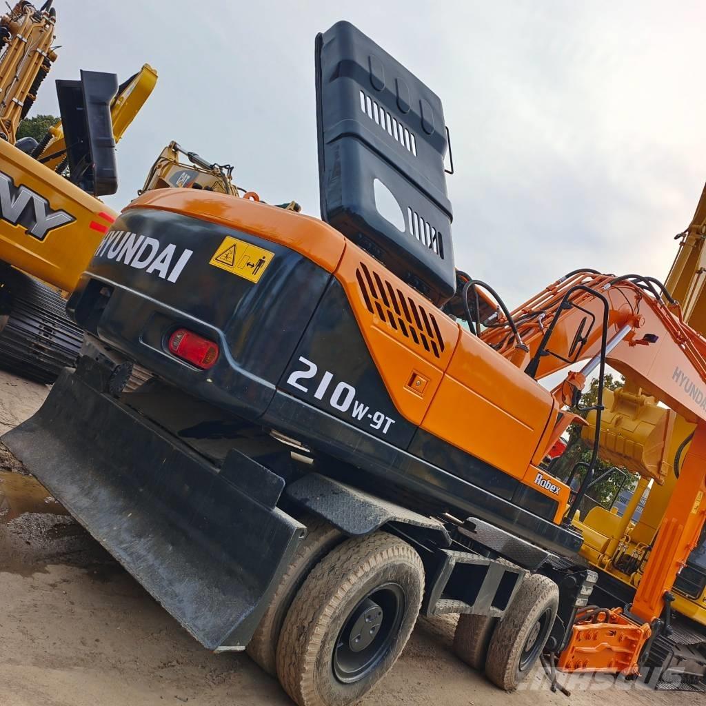 Hyundai 210W-9 Wheeled excavators