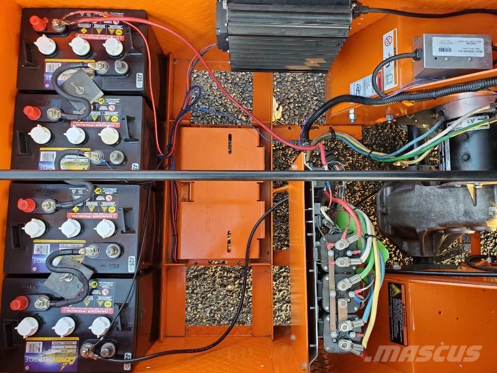 Taylor-Dunn SC090 Towing truck