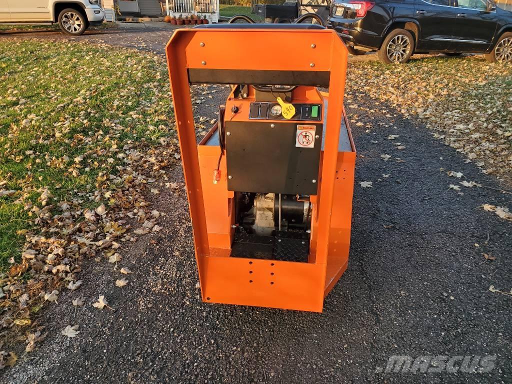 Taylor-Dunn SC090 Towing truck