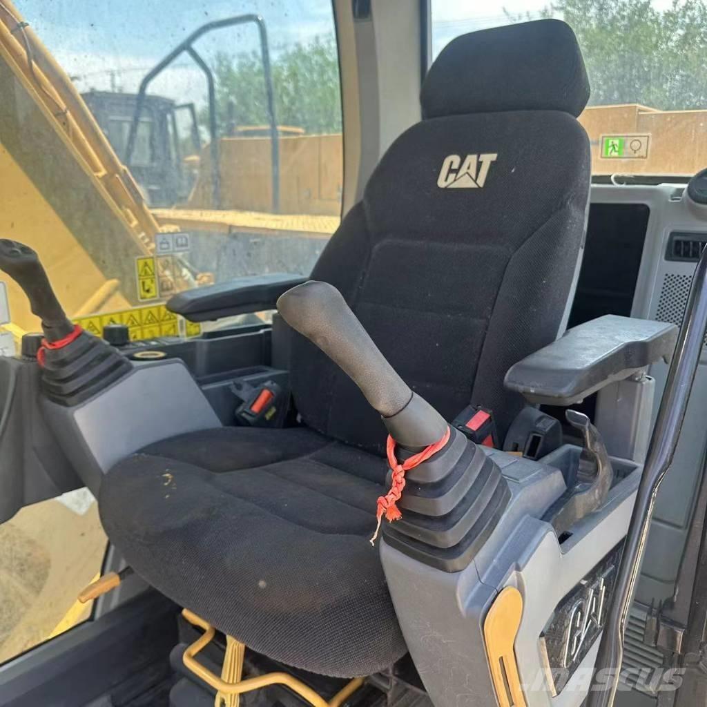 CAT 330 Crawler excavators