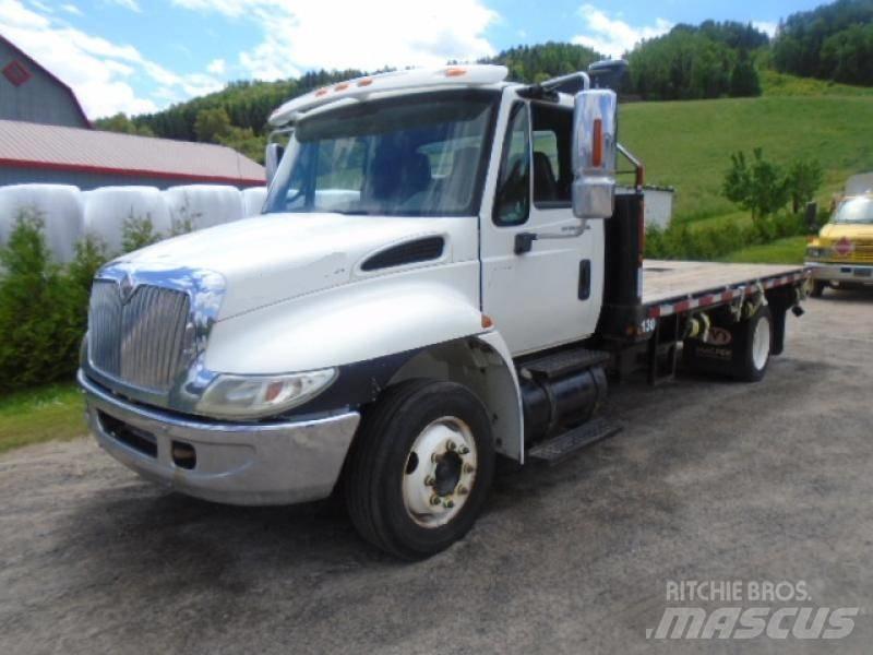 International 4200 Flatbed/Dropside trucks
