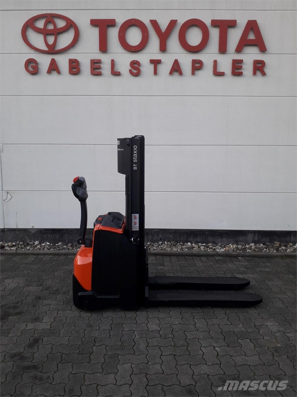 Toyota SWE120 Self propelled stackers