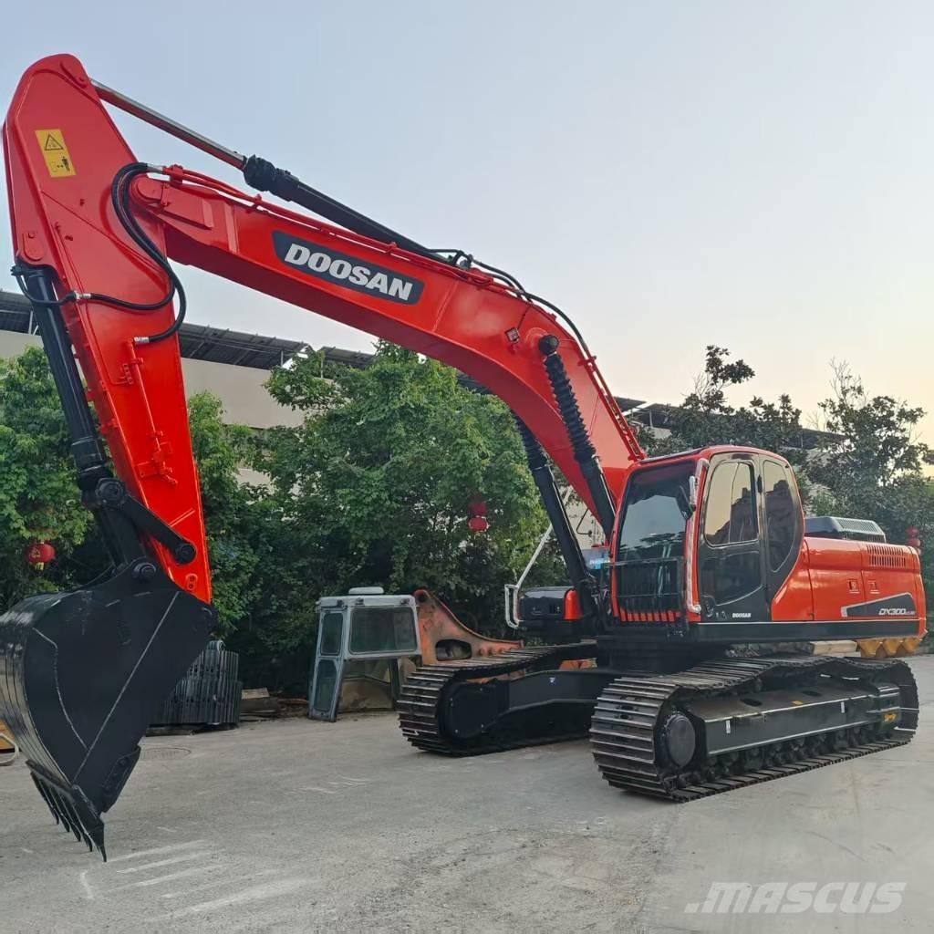 Doosan DX 300 LC Crawler excavators