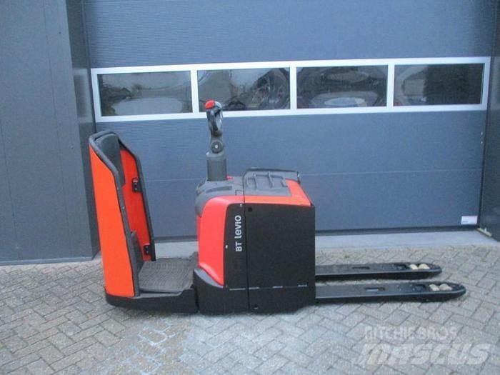Toyota LPE 250 Low lifter with platform