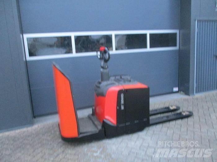 Toyota LPE 250 Low lifter with platform