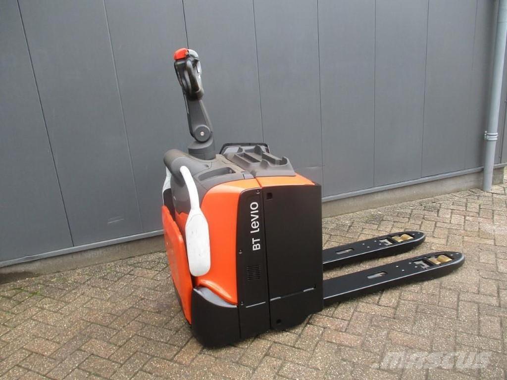 Toyota LPE200 Low lifter with platform