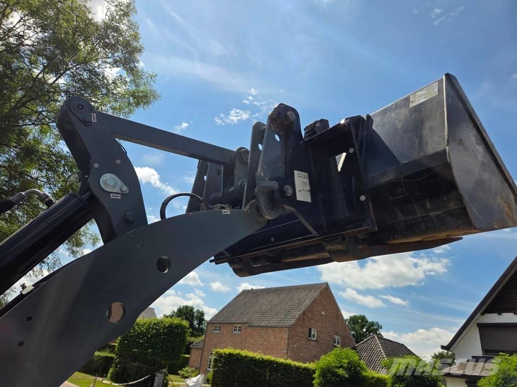 GiANT G2700HD X-TRA Multi purpose loaders