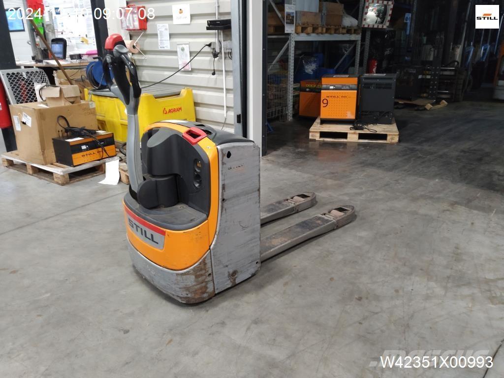 Still EXU16 Pedestrian stacker