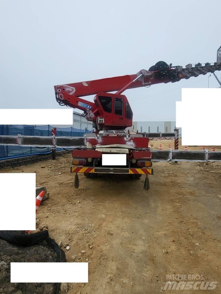 Horyong SKY4504 Truck mounted aerial platforms