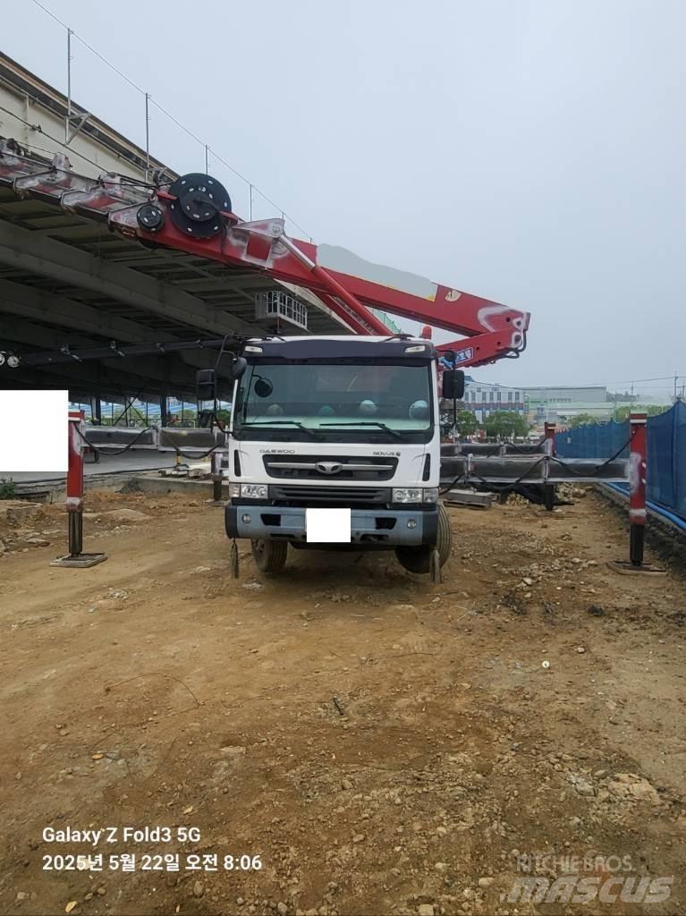 Horyong SKY4504 Truck mounted aerial platforms