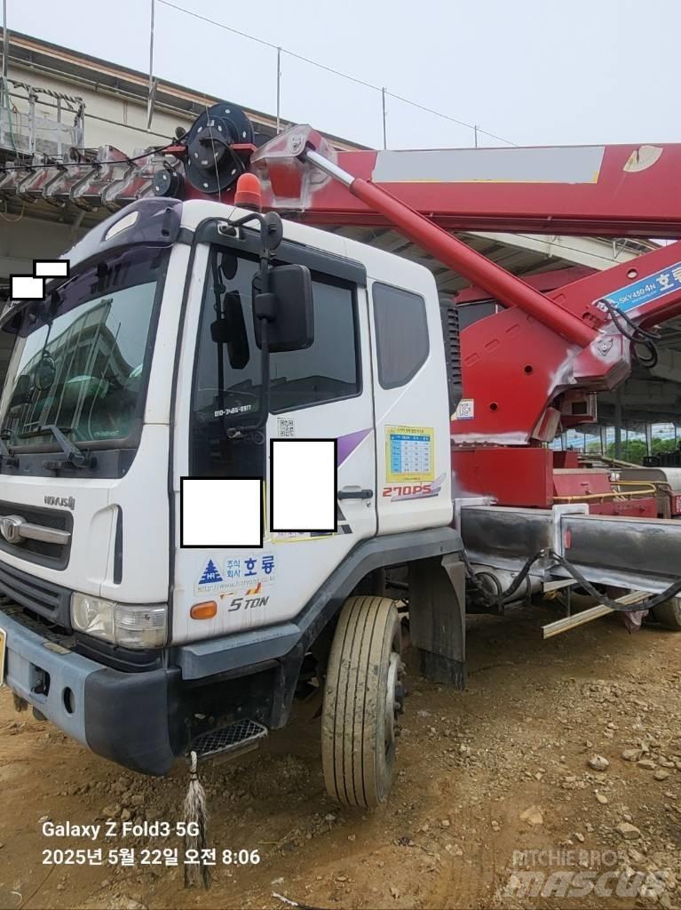 Horyong SKY4504 Truck mounted aerial platforms