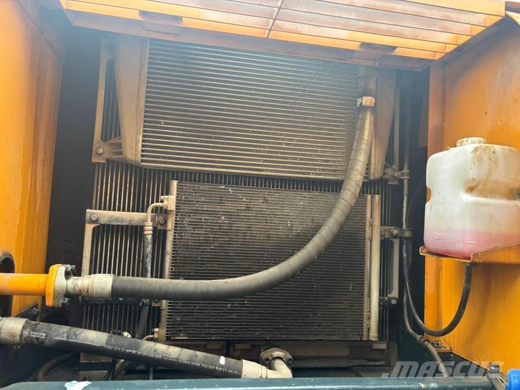 Hyundai 290LC-9 Crawler excavators