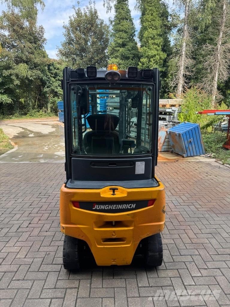 Jungheinrich EFG320 Electric forklift trucks
