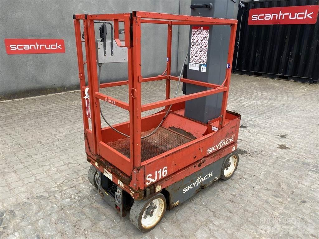 SkyJack SJ16 Vertical mast lifts