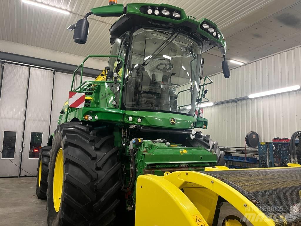 John Deere 8300i Self-propelled foragers