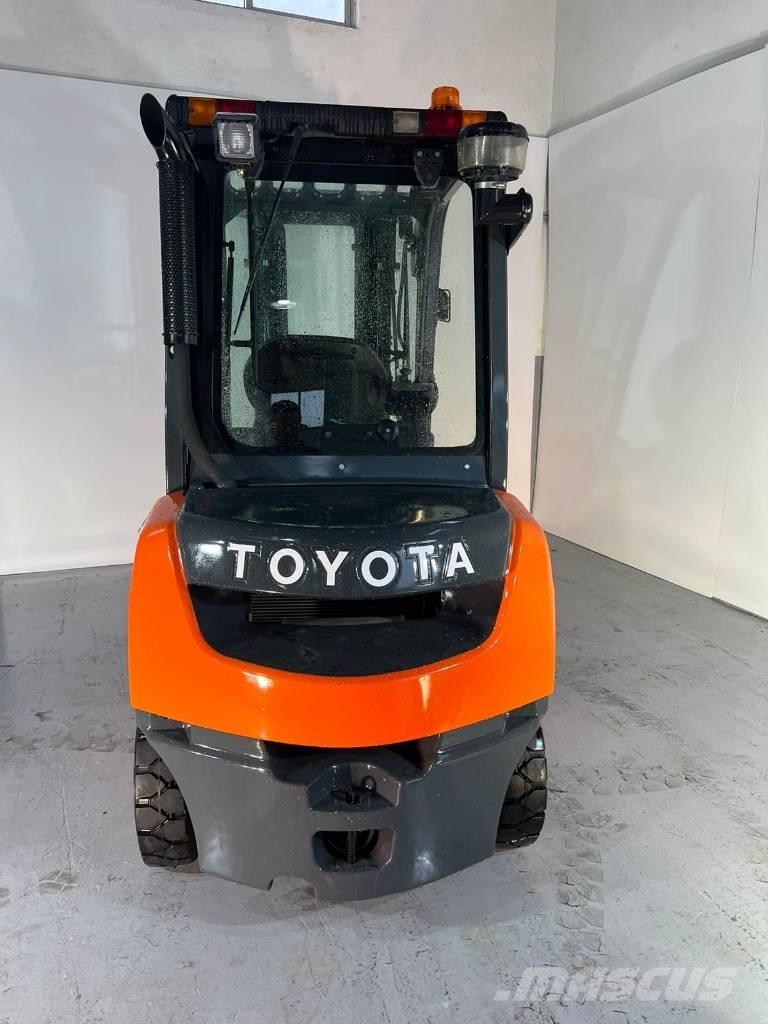 Toyota 02-8 FD F 25 Diesel trucks
