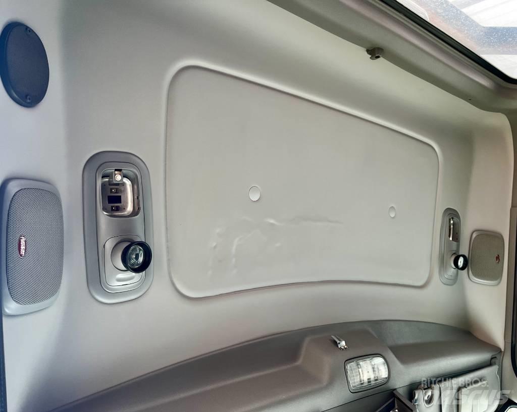 Peterbilt 367 Truck Tractor Units