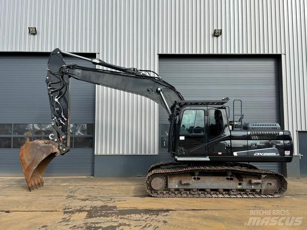 Doosan DX225LC-5 Crawler excavators