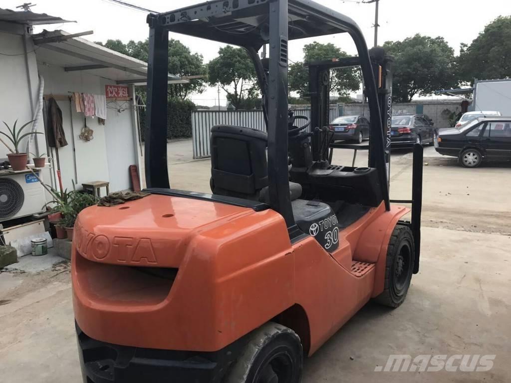 Toyota FD 30 Diesel trucks
