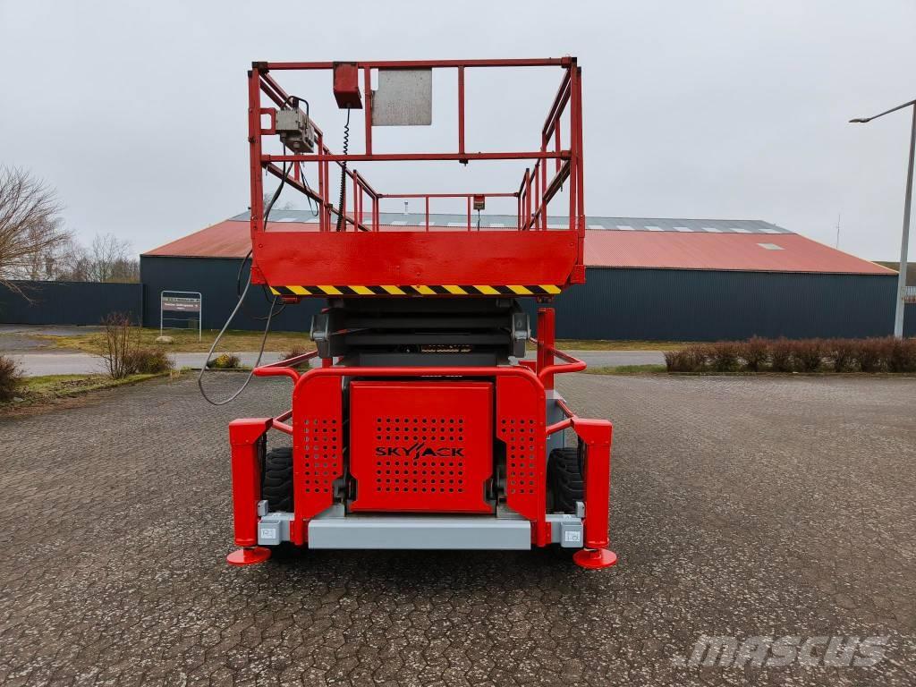 SkyJack SJ 9250 RT Scissor lifts