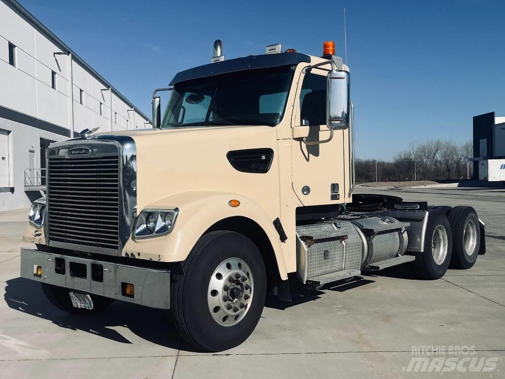 Freightliner 122 SD Truck Tractor Units