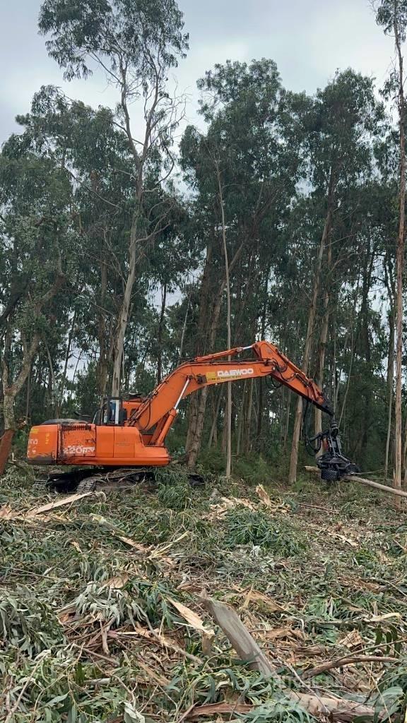 Daewoo 220 Excavators