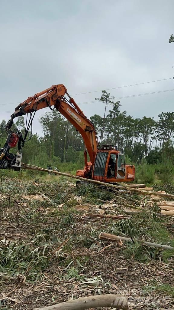 Daewoo 220 Excavators