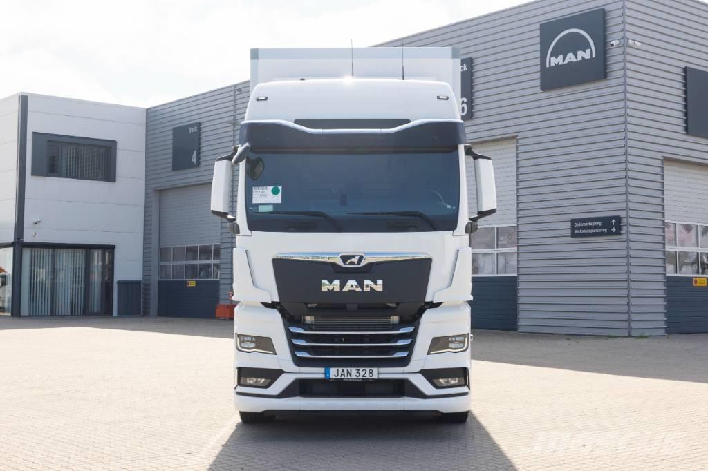 MAN TGX 26.520 6x2-4 Van Body Trucks
