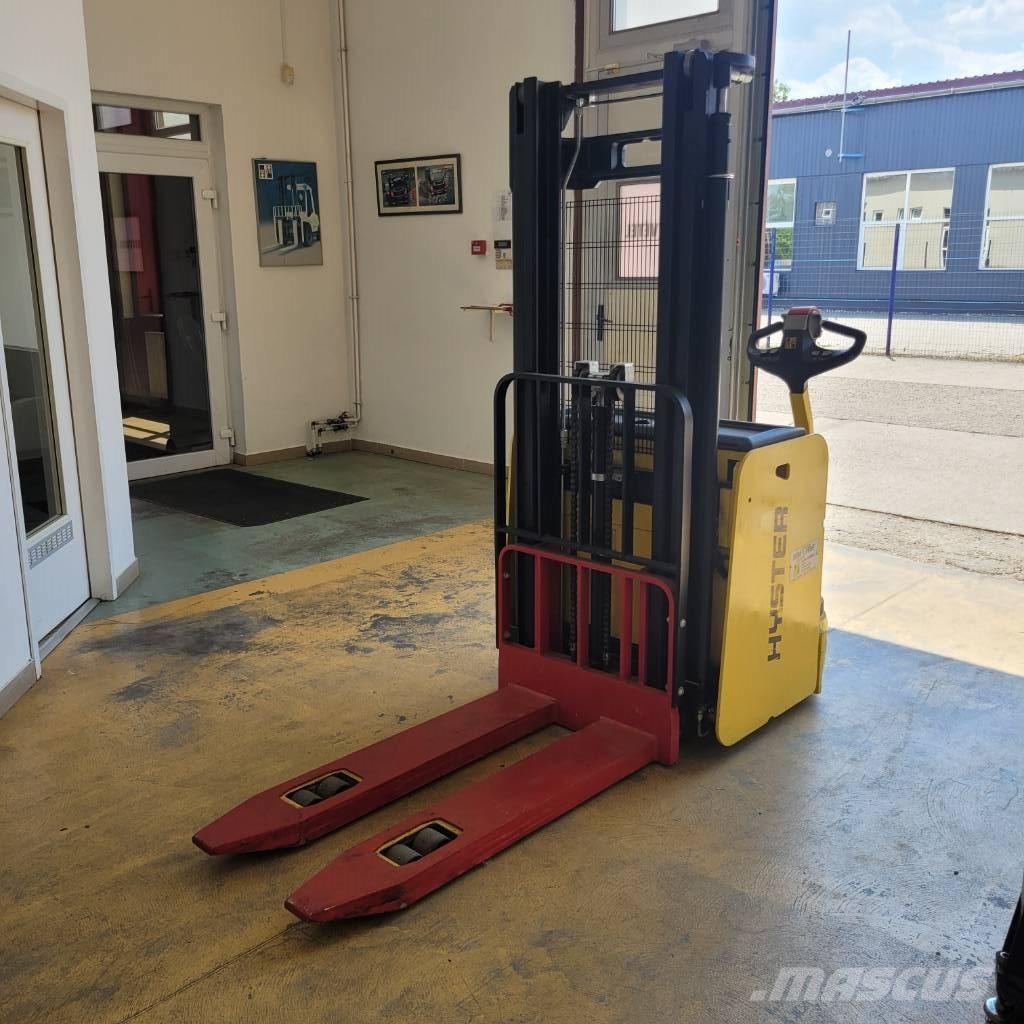 Hyster S1.4iL Pedestrian stacker