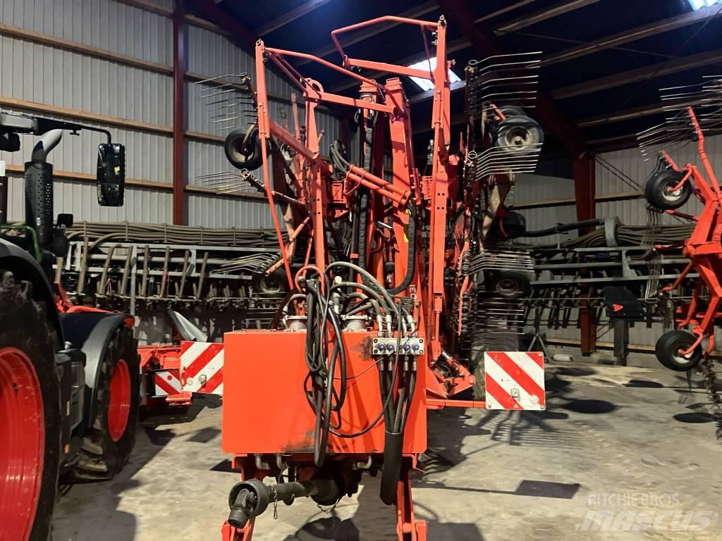 Kuhn GA 15031 Rakes and tedders